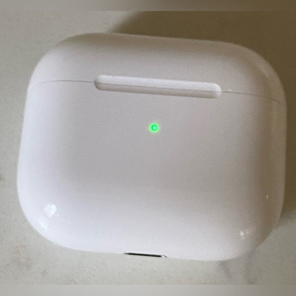 Apple AirPods A2897 3G MagSafe Charging CASE ONLY - Picture 3 of 12